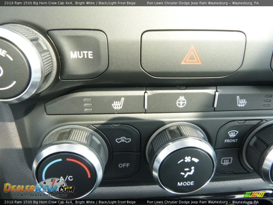 2019 Ram 1500 Big Horn Crew Cab 4x4 Bright White / Black/Light Frost Beige Photo #18