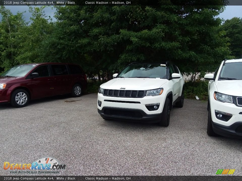 2018 Jeep Compass Latitude 4x4 White / Black Photo #1