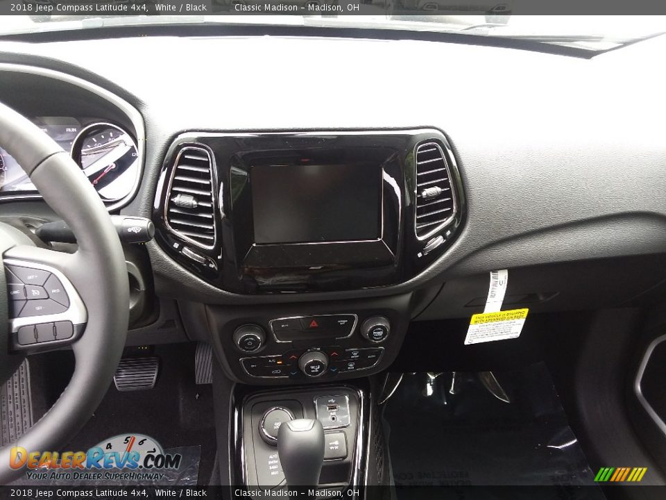 2018 Jeep Compass Latitude 4x4 White / Black Photo #8