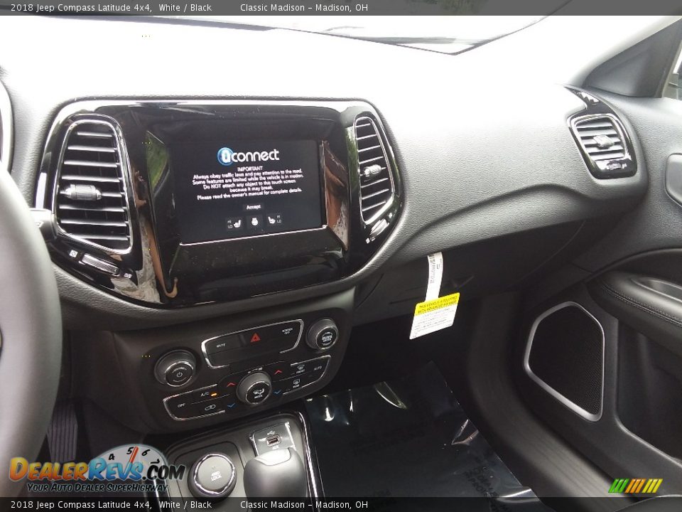 2018 Jeep Compass Latitude 4x4 White / Black Photo #11