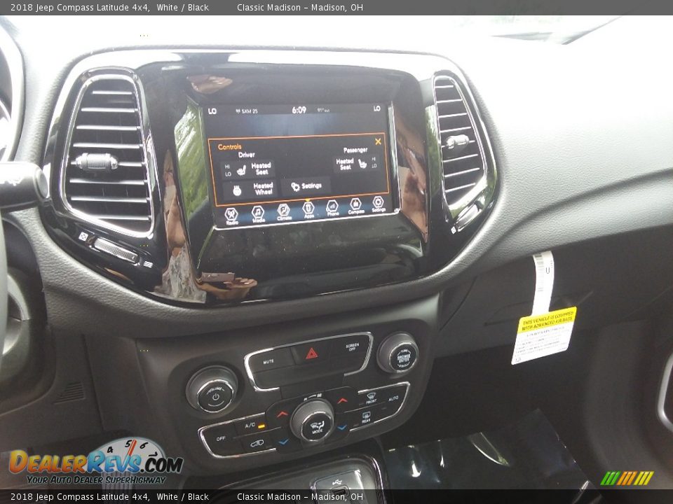 2018 Jeep Compass Latitude 4x4 White / Black Photo #12