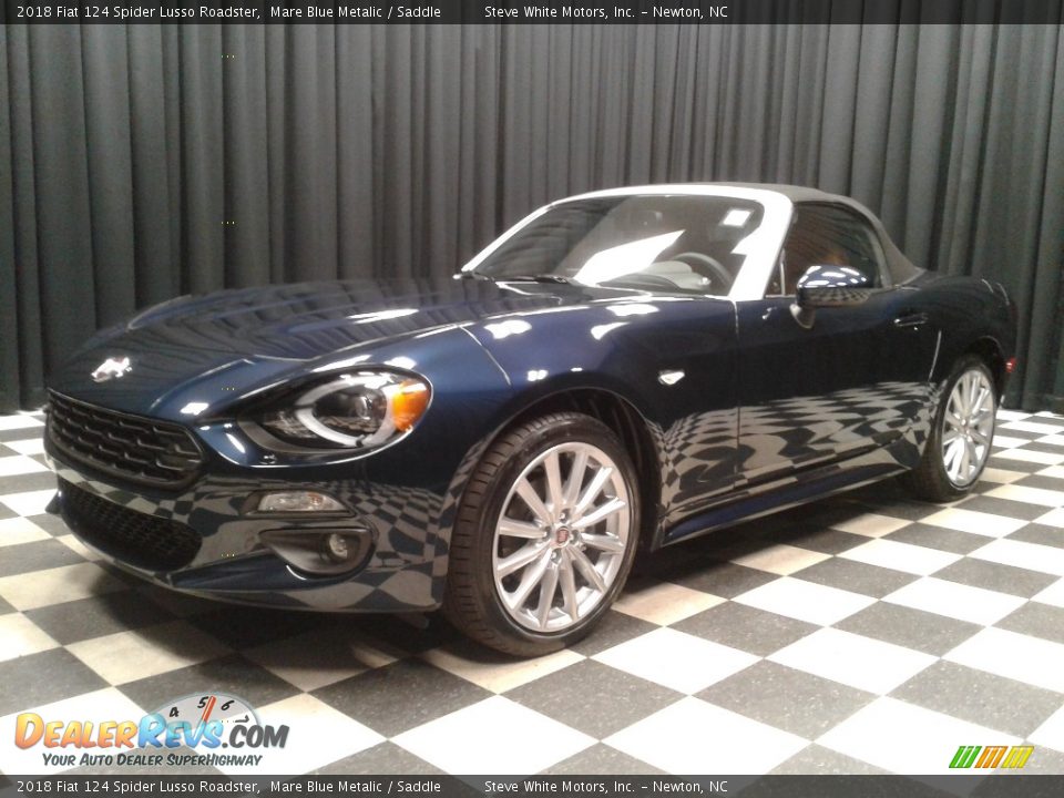 Front 3/4 View of 2018 Fiat 124 Spider Lusso Roadster Photo #3
