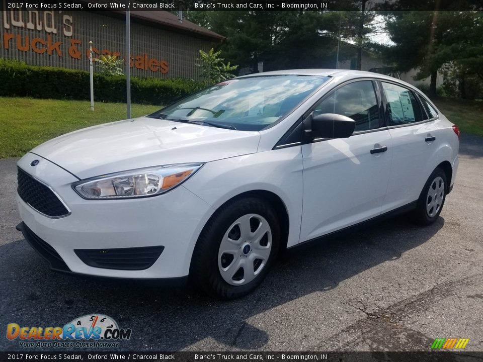 2017 Ford Focus S Sedan Oxford White / Charcoal Black Photo #2