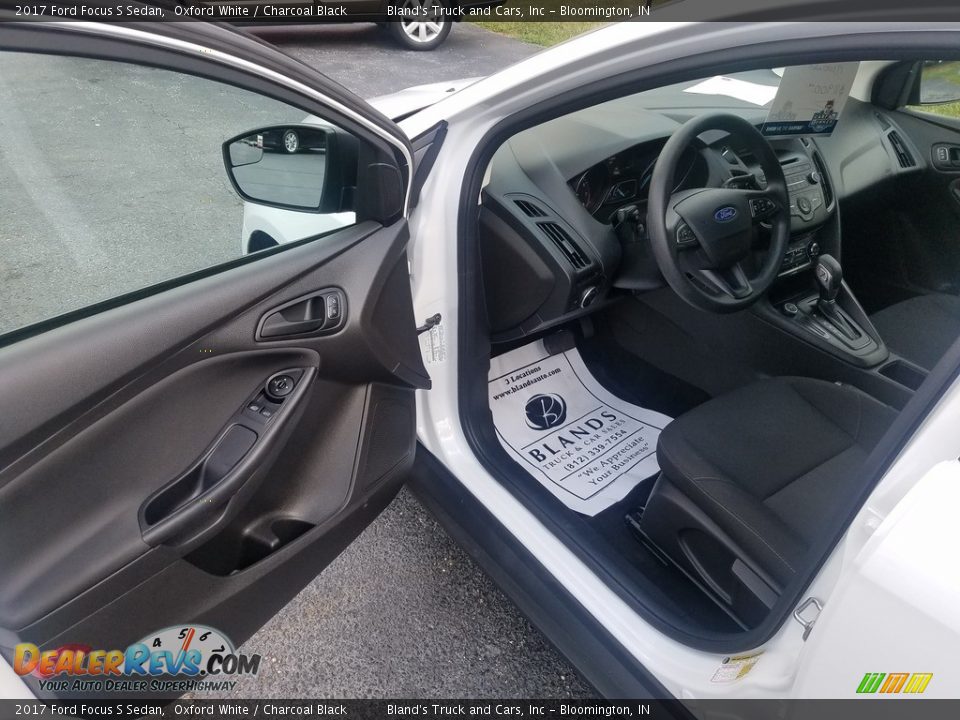 2017 Ford Focus S Sedan Oxford White / Charcoal Black Photo #10