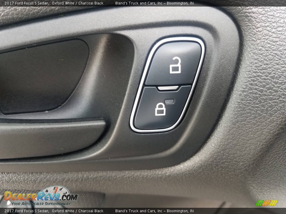 2017 Ford Focus S Sedan Oxford White / Charcoal Black Photo #13
