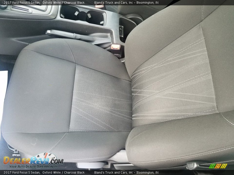 2017 Ford Focus S Sedan Oxford White / Charcoal Black Photo #15