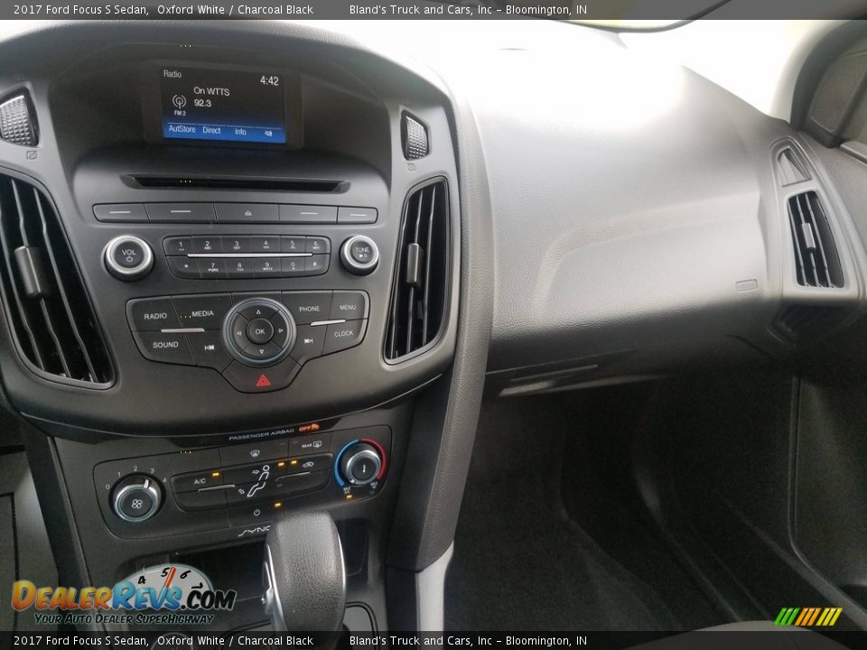 2017 Ford Focus S Sedan Oxford White / Charcoal Black Photo #23