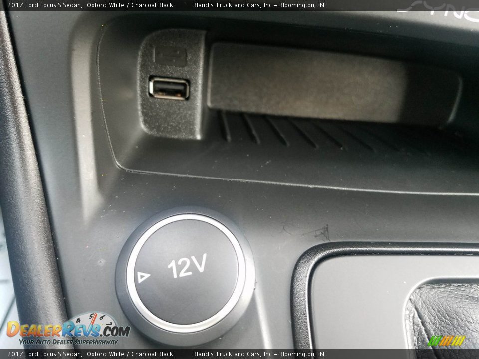 2017 Ford Focus S Sedan Oxford White / Charcoal Black Photo #28