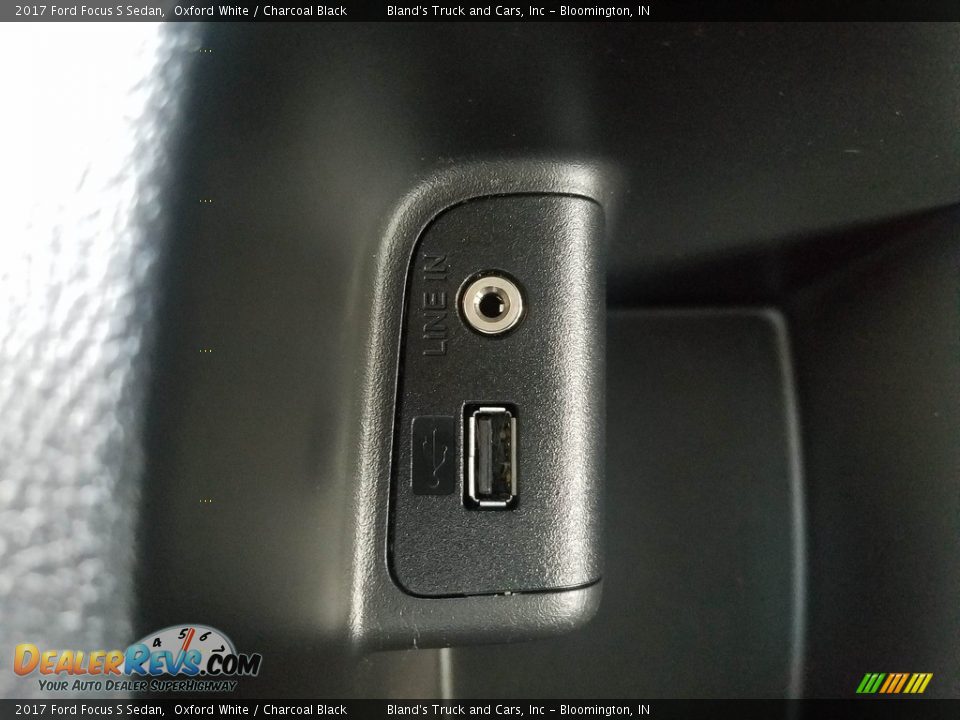 2017 Ford Focus S Sedan Oxford White / Charcoal Black Photo #30
