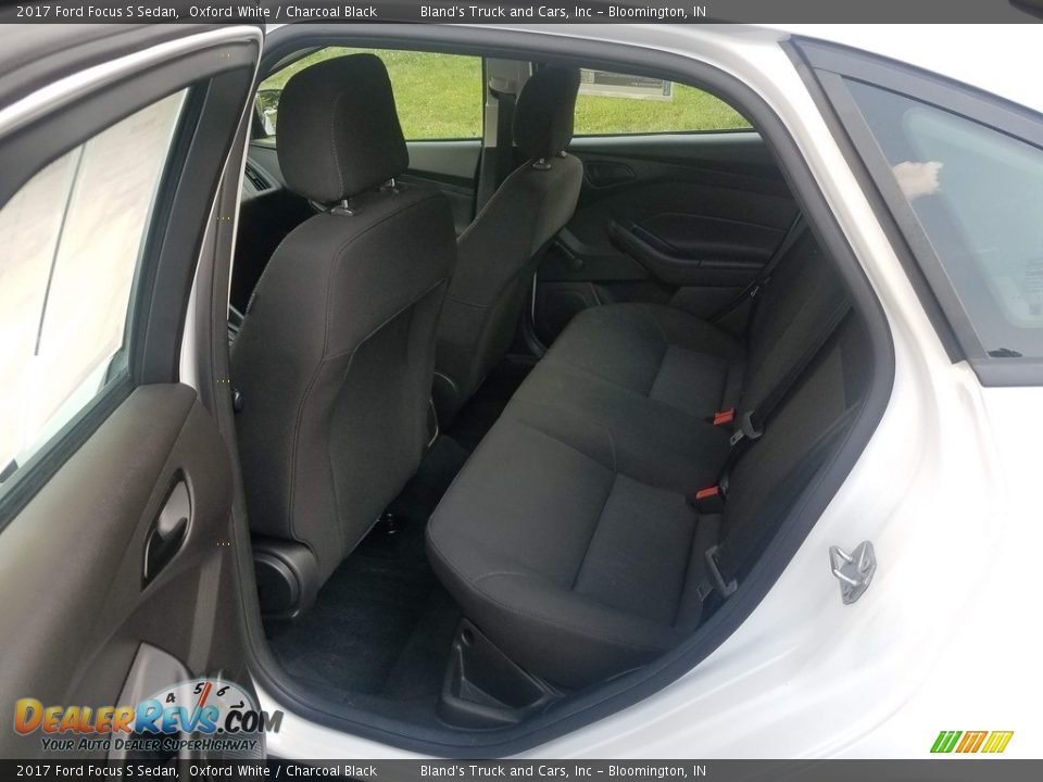2017 Ford Focus S Sedan Oxford White / Charcoal Black Photo #32
