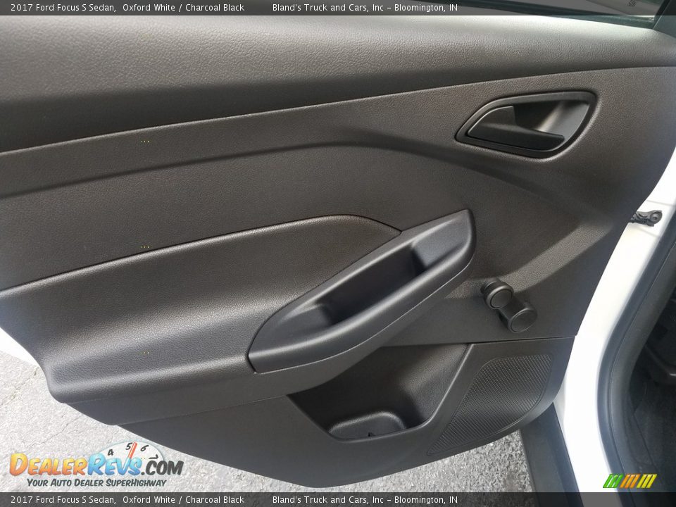 2017 Ford Focus S Sedan Oxford White / Charcoal Black Photo #33