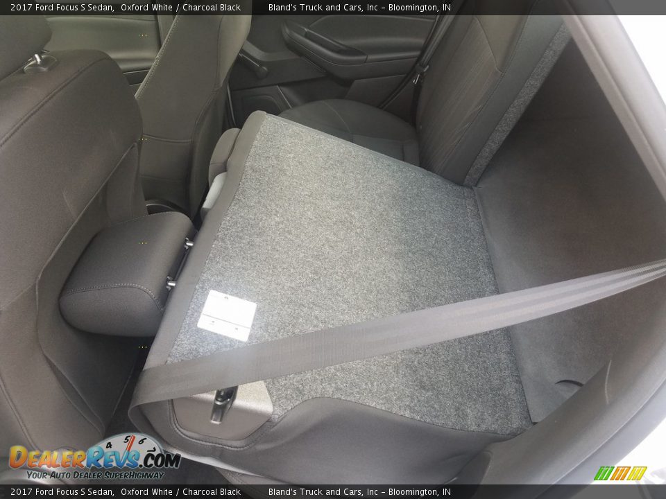 2017 Ford Focus S Sedan Oxford White / Charcoal Black Photo #34