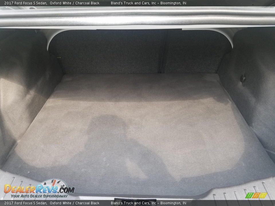 2017 Ford Focus S Sedan Oxford White / Charcoal Black Photo #36