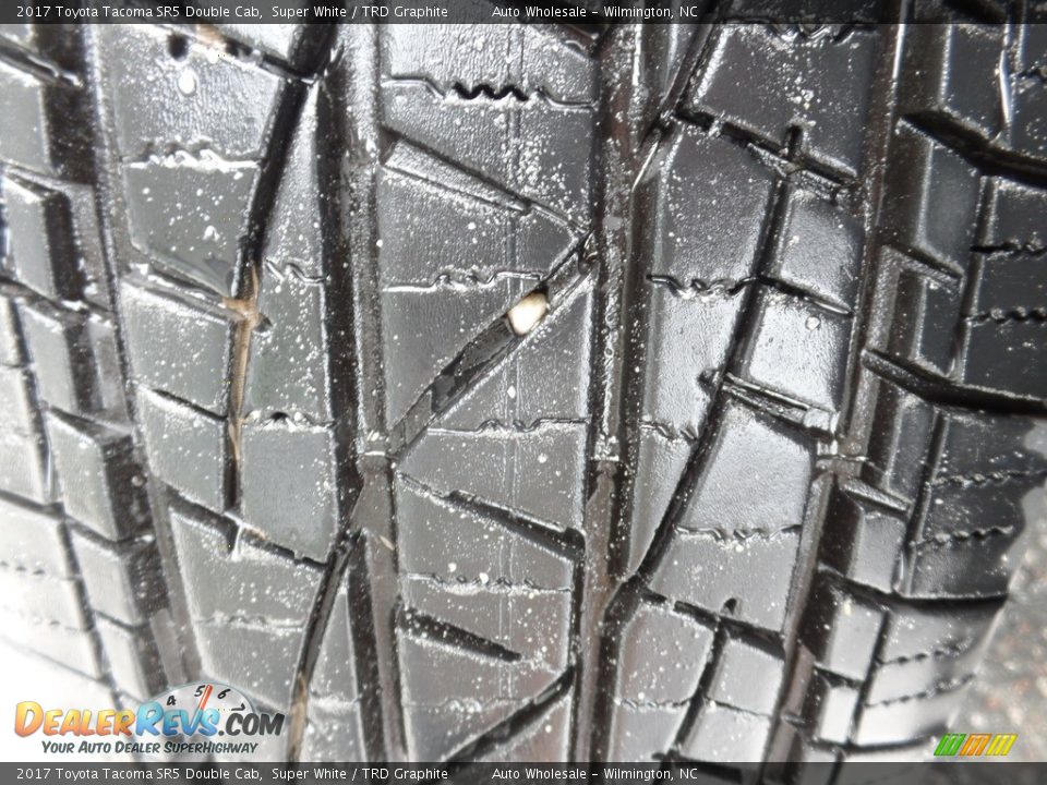 2017 Toyota Tacoma SR5 Double Cab Super White / TRD Graphite Photo #10