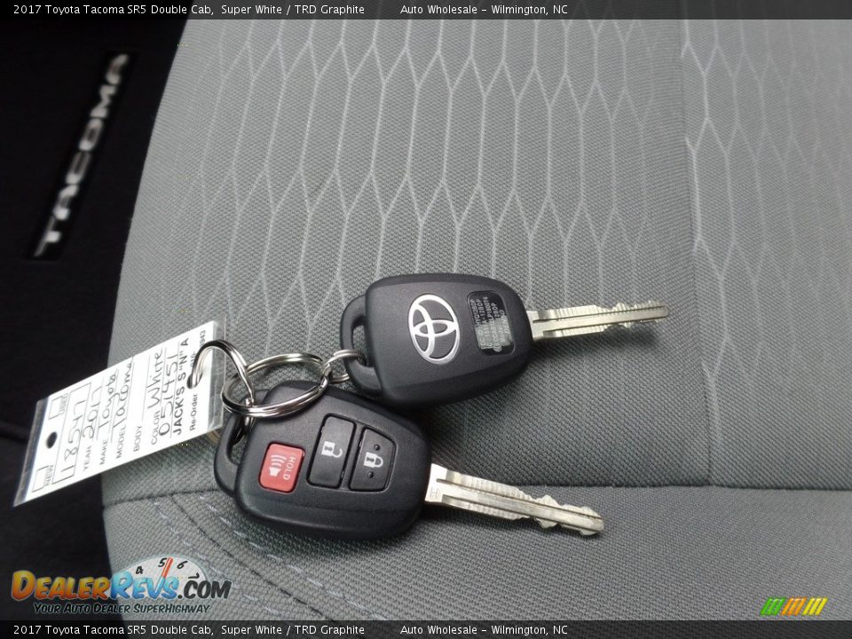 2017 Toyota Tacoma SR5 Double Cab Super White / TRD Graphite Photo #20
