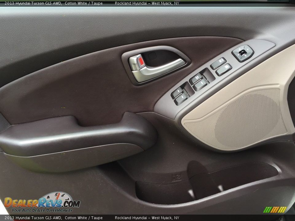 2013 Hyundai Tucson GLS AWD Cotton White / Taupe Photo #8