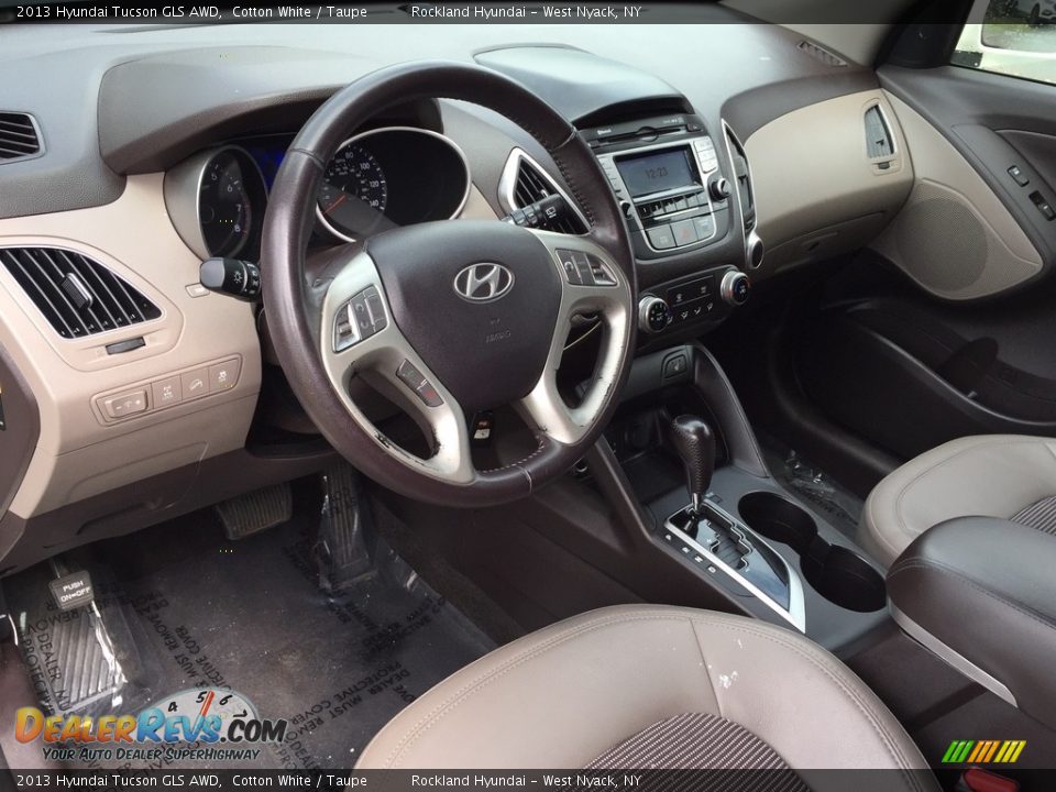 2013 Hyundai Tucson GLS AWD Cotton White / Taupe Photo #10