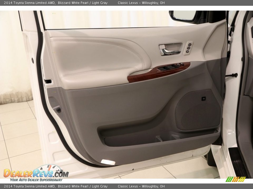 2014 Toyota Sienna Limited AWD Blizzard White Pearl / Light Gray Photo #4