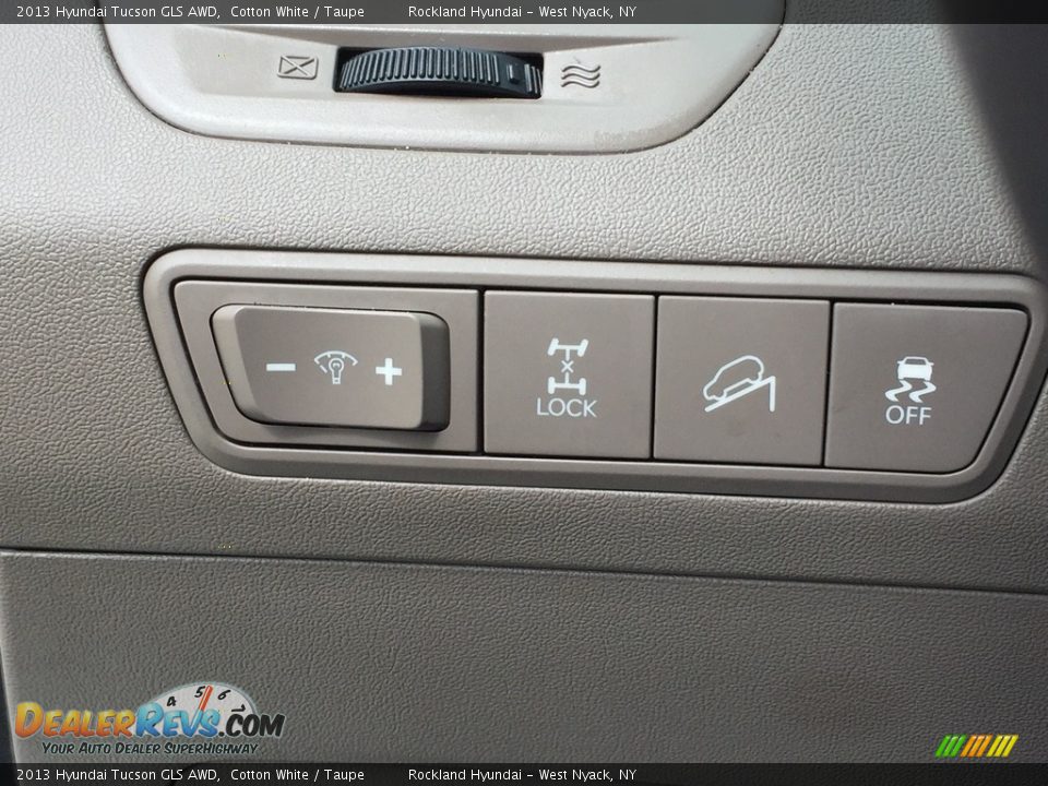 2013 Hyundai Tucson GLS AWD Cotton White / Taupe Photo #20