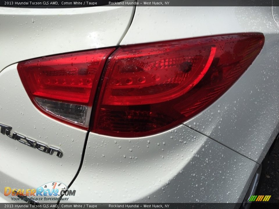 2013 Hyundai Tucson GLS AWD Cotton White / Taupe Photo #24