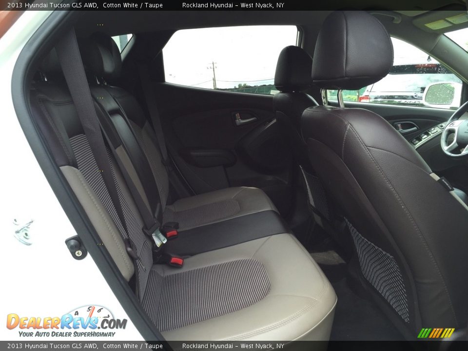2013 Hyundai Tucson GLS AWD Cotton White / Taupe Photo #25