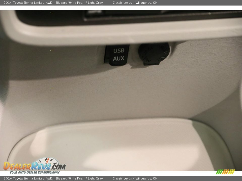 2014 Toyota Sienna Limited AWD Blizzard White Pearl / Light Gray Photo #26