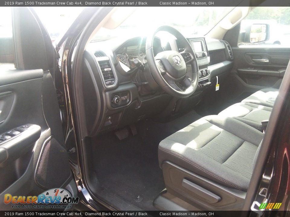 2019 Ram 1500 Tradesman Crew Cab 4x4 Diamond Black Crystal Pearl / Black Photo #4