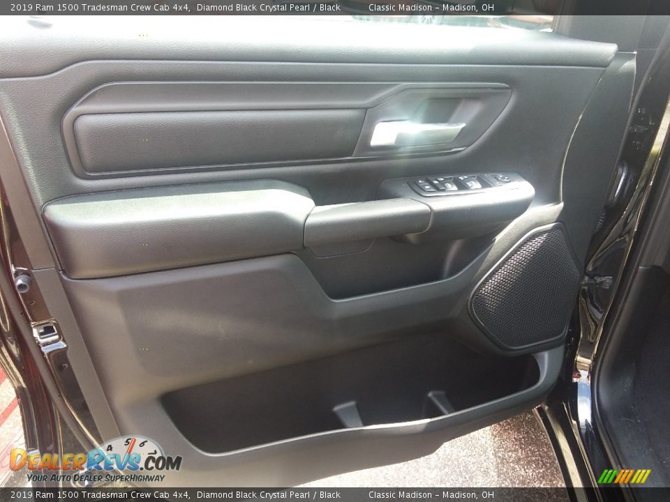 2019 Ram 1500 Tradesman Crew Cab 4x4 Diamond Black Crystal Pearl / Black Photo #5
