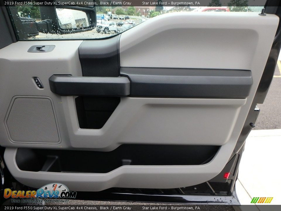 Door Panel of 2019 Ford F550 Super Duty XL SuperCab 4x4 Chassis Photo #6