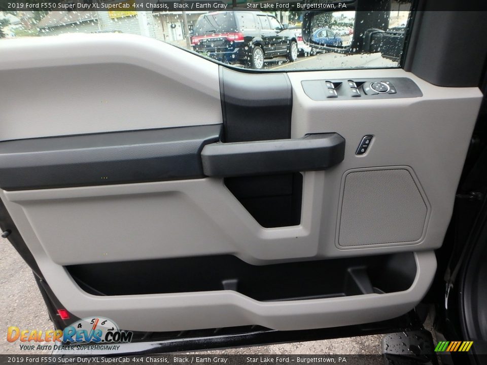 Door Panel of 2019 Ford F550 Super Duty XL SuperCab 4x4 Chassis Photo #14