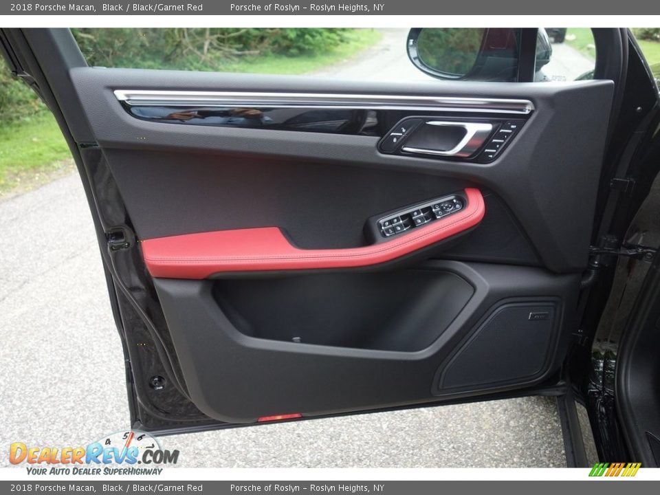 2018 Porsche Macan Black / Black/Garnet Red Photo #11