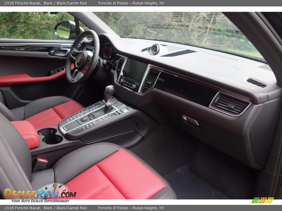 2018 Porsche Macan Black / Black/Garnet Red Photo #17
