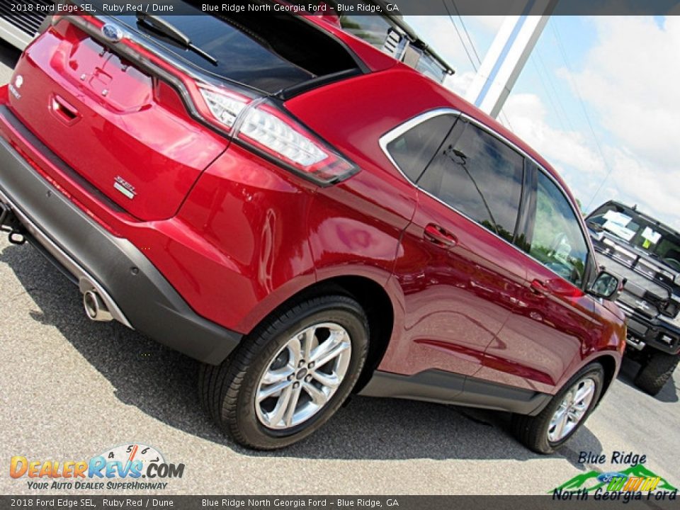 2018 Ford Edge SEL Ruby Red / Dune Photo #31