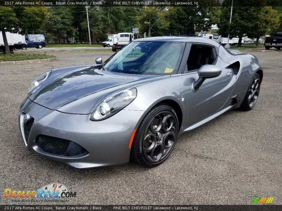 Front 3/4 View of 2017 Alfa Romeo 4C Coupe Photo #3