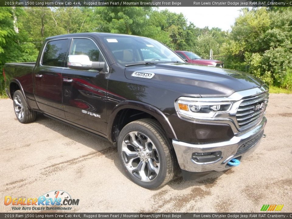 Front 3/4 View of 2019 Ram 1500 Long Horn Crew Cab 4x4 Photo #7