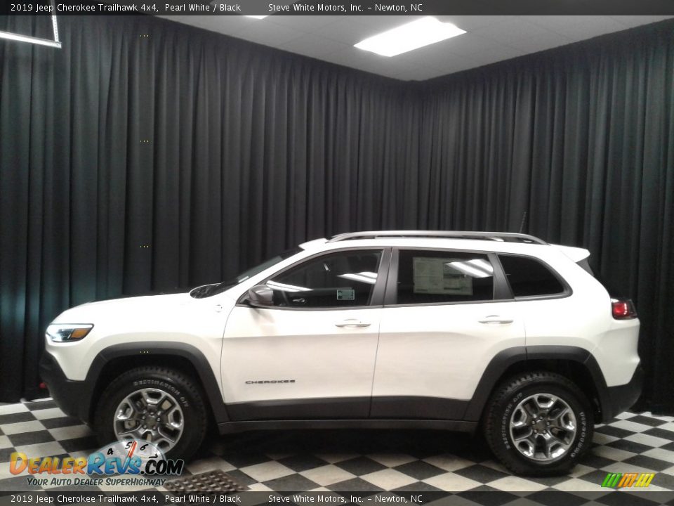 2019 Jeep Cherokee Trailhawk 4x4 Pearl White / Black Photo #1