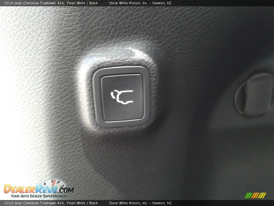 2019 Jeep Cherokee Trailhawk 4x4 Pearl White / Black Photo #12