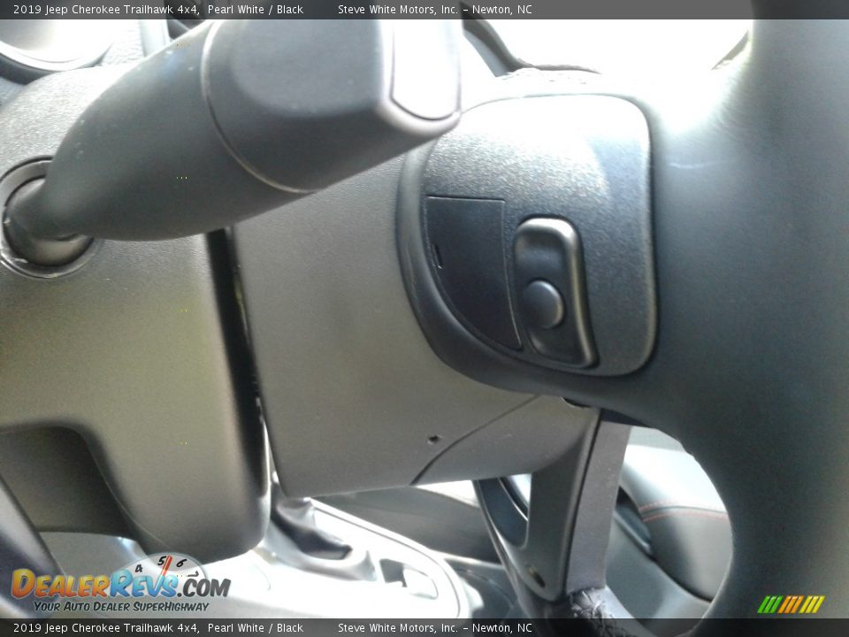2019 Jeep Cherokee Trailhawk 4x4 Pearl White / Black Photo #17