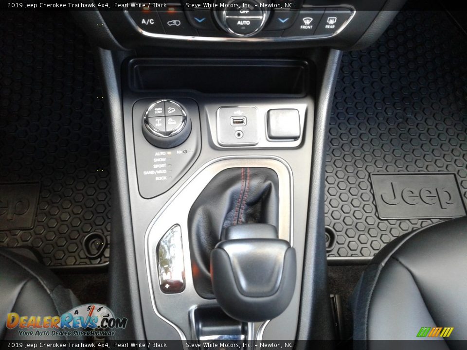 2019 Jeep Cherokee Trailhawk 4x4 Pearl White / Black Photo #28