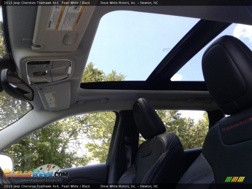 2019 Jeep Cherokee Trailhawk 4x4 Pearl White / Black Photo #31
