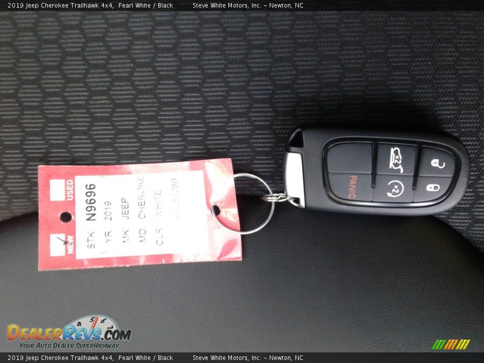 2019 Jeep Cherokee Trailhawk 4x4 Pearl White / Black Photo #32