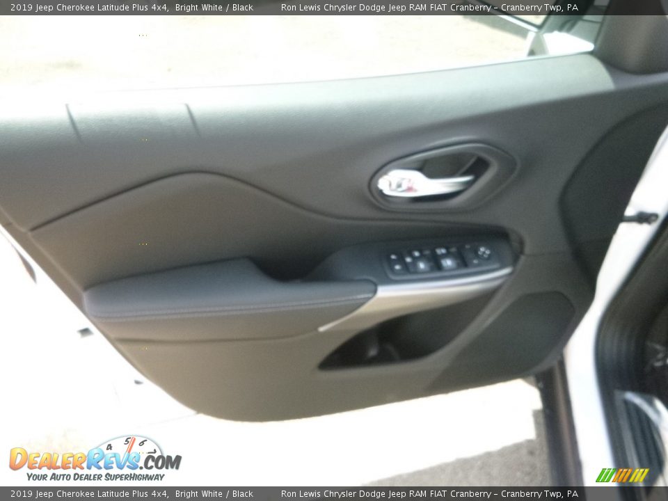 2019 Jeep Cherokee Latitude Plus 4x4 Bright White / Black Photo #13