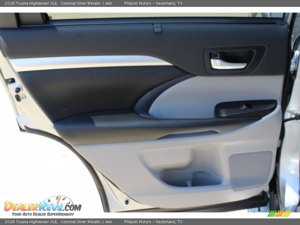 2018 Toyota Highlander XLE Celestial Silver Metallic / Ash Photo #24