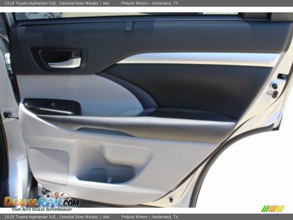 2018 Toyota Highlander XLE Celestial Silver Metallic / Ash Photo #30