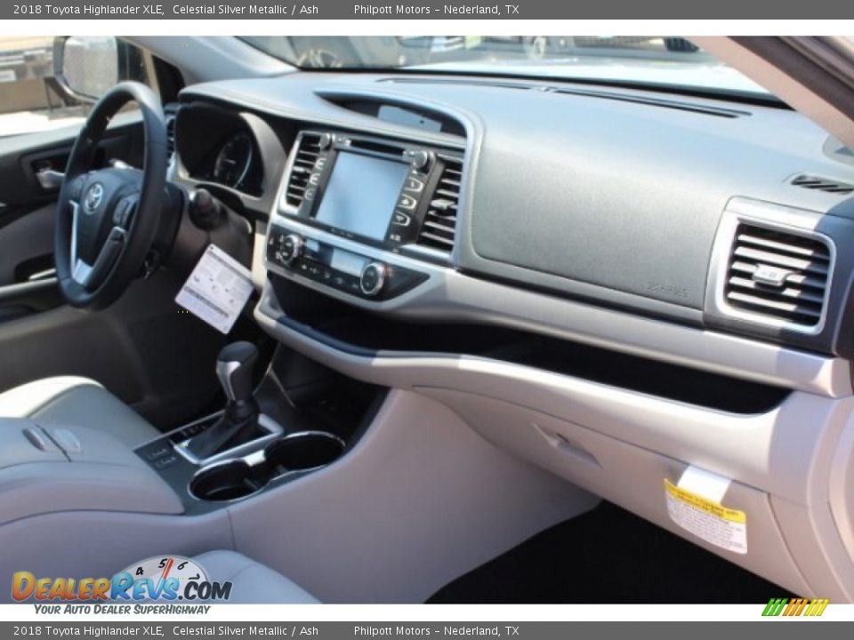 2018 Toyota Highlander XLE Celestial Silver Metallic / Ash Photo #33