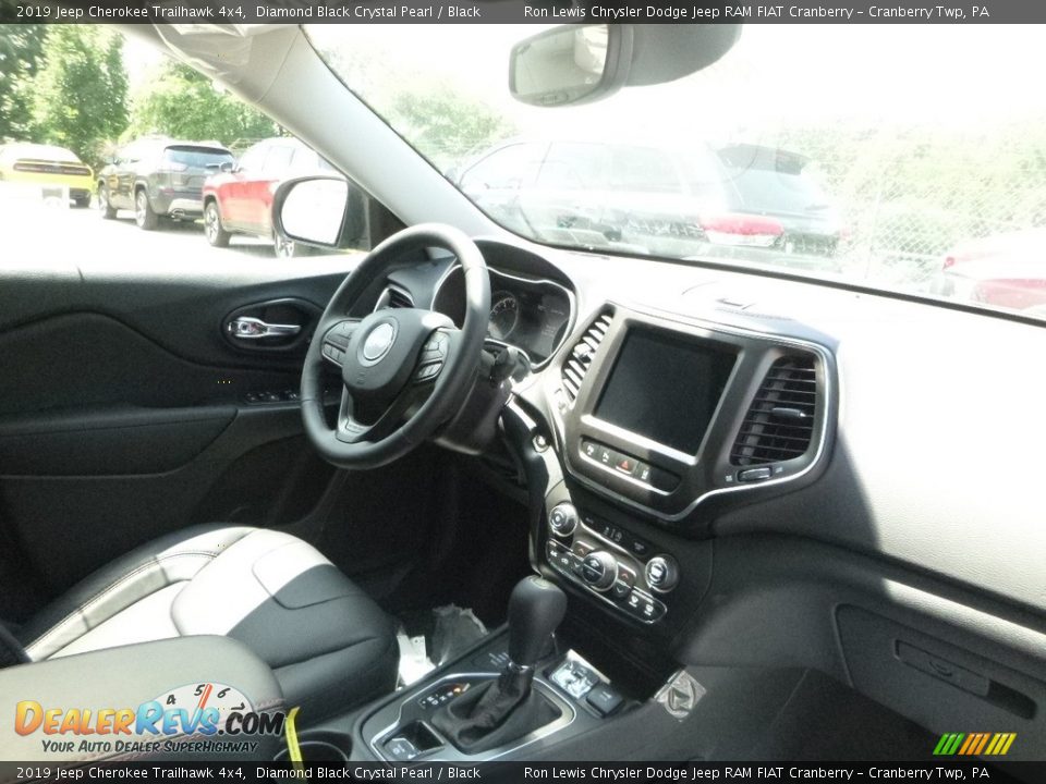 2019 Jeep Cherokee Trailhawk 4x4 Diamond Black Crystal Pearl / Black Photo #11