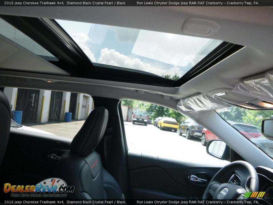 2019 Jeep Cherokee Trailhawk 4x4 Diamond Black Crystal Pearl / Black Photo #12