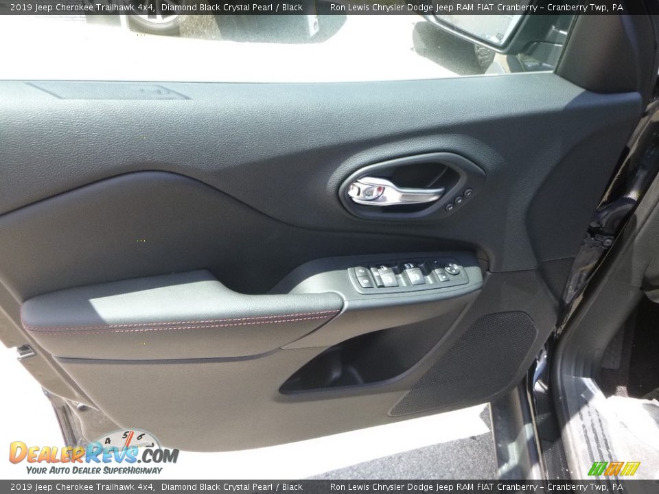 2019 Jeep Cherokee Trailhawk 4x4 Diamond Black Crystal Pearl / Black Photo #14
