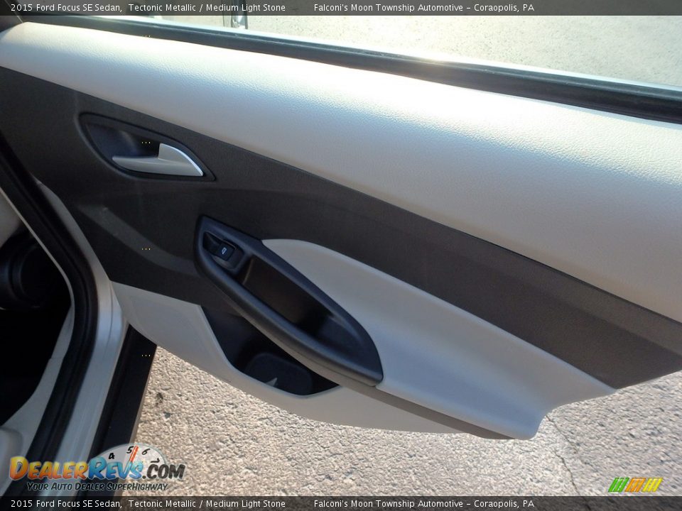 2015 Ford Focus SE Sedan Tectonic Metallic / Medium Light Stone Photo #15