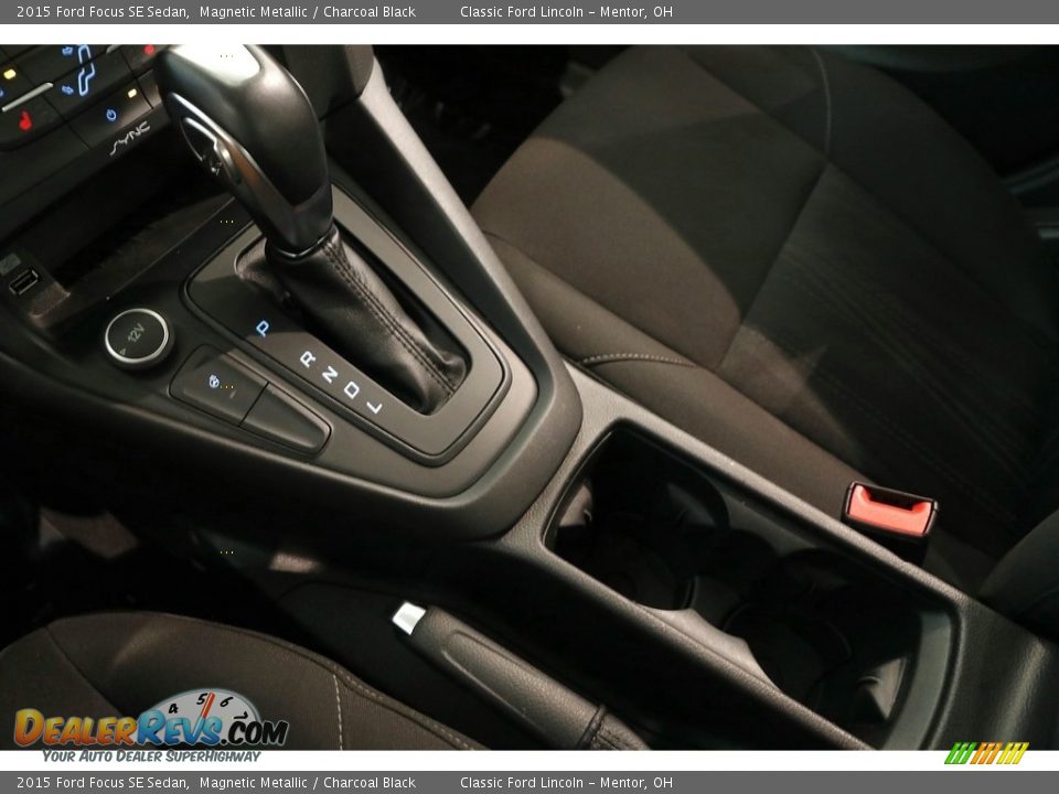 2015 Ford Focus SE Sedan Magnetic Metallic / Charcoal Black Photo #11